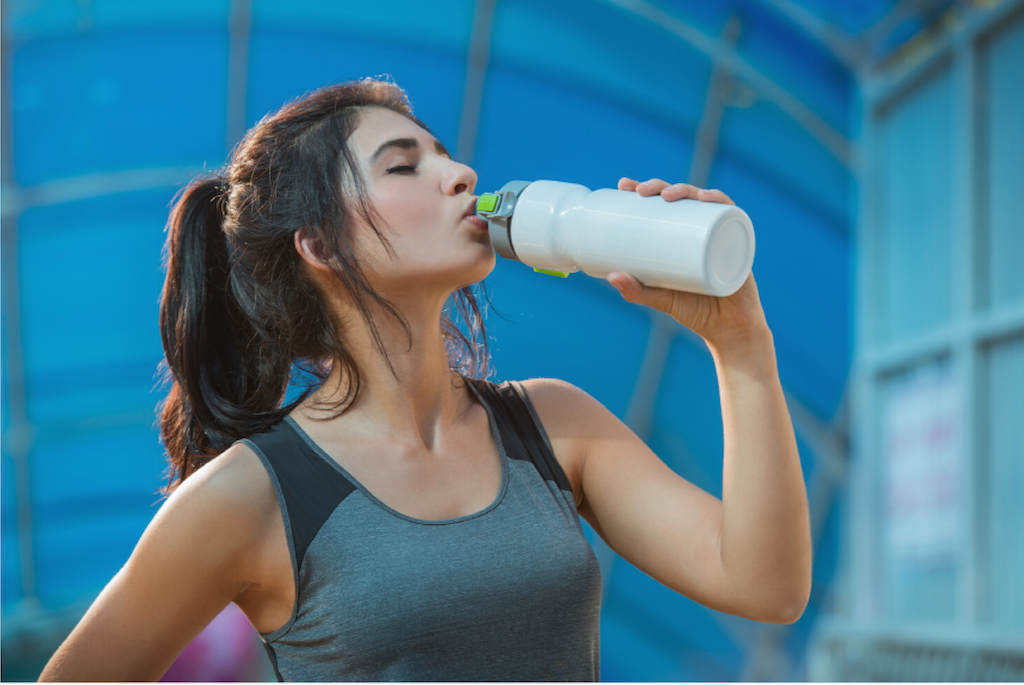 ¿Entrenas en casa? Cuidado con la deshidratación
